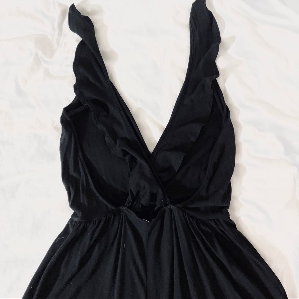 Backless Romper w. Ruffle Straps - Picture 3 of 4